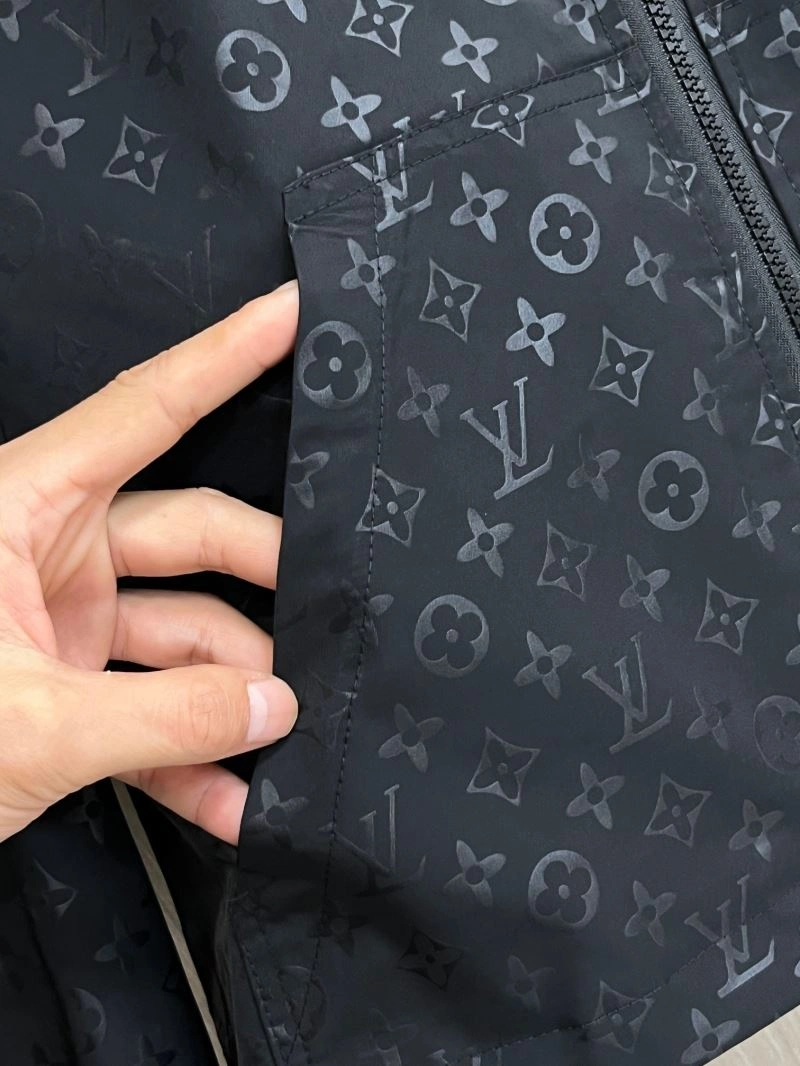 Refined Louis Vuitton Outwear 137699