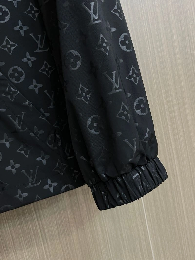 Refined Louis Vuitton Outwear 137699