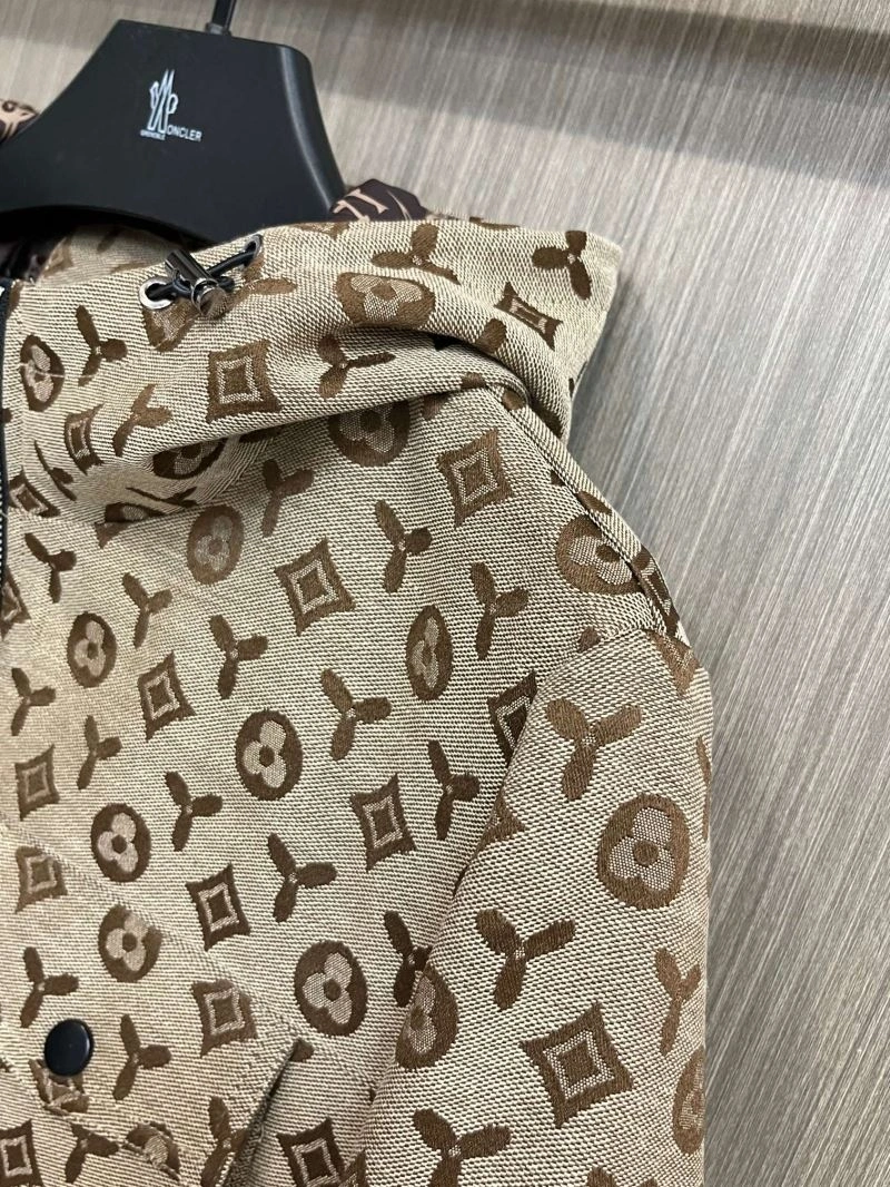 Louis Vuitton Outwear Vibrant 137698
