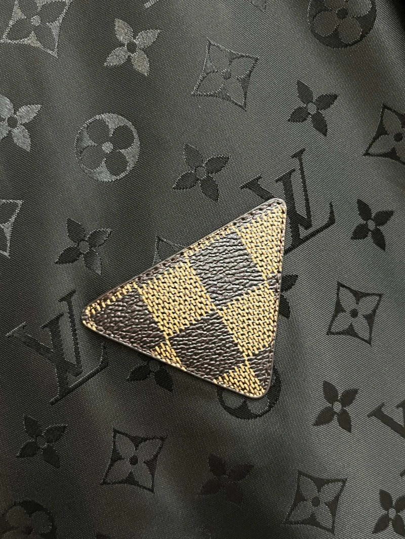 Louis Vuitton Outwear Compact 137696