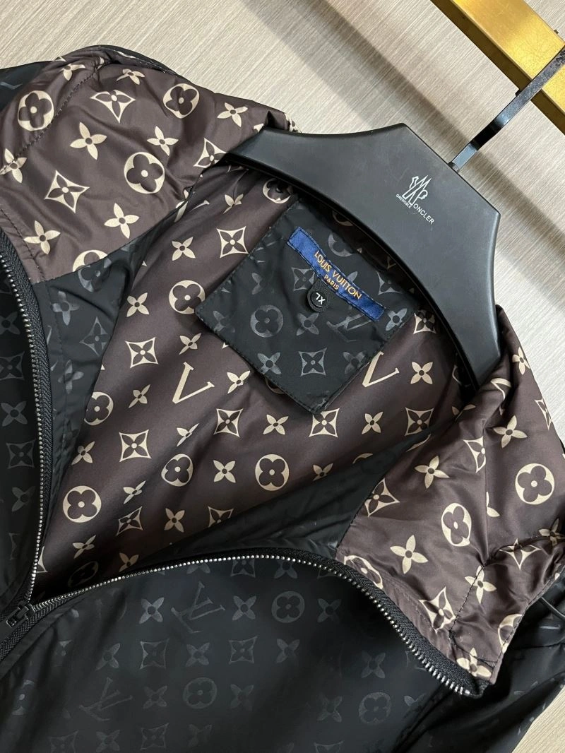 Louis Vuitton Outwear Compact 137696