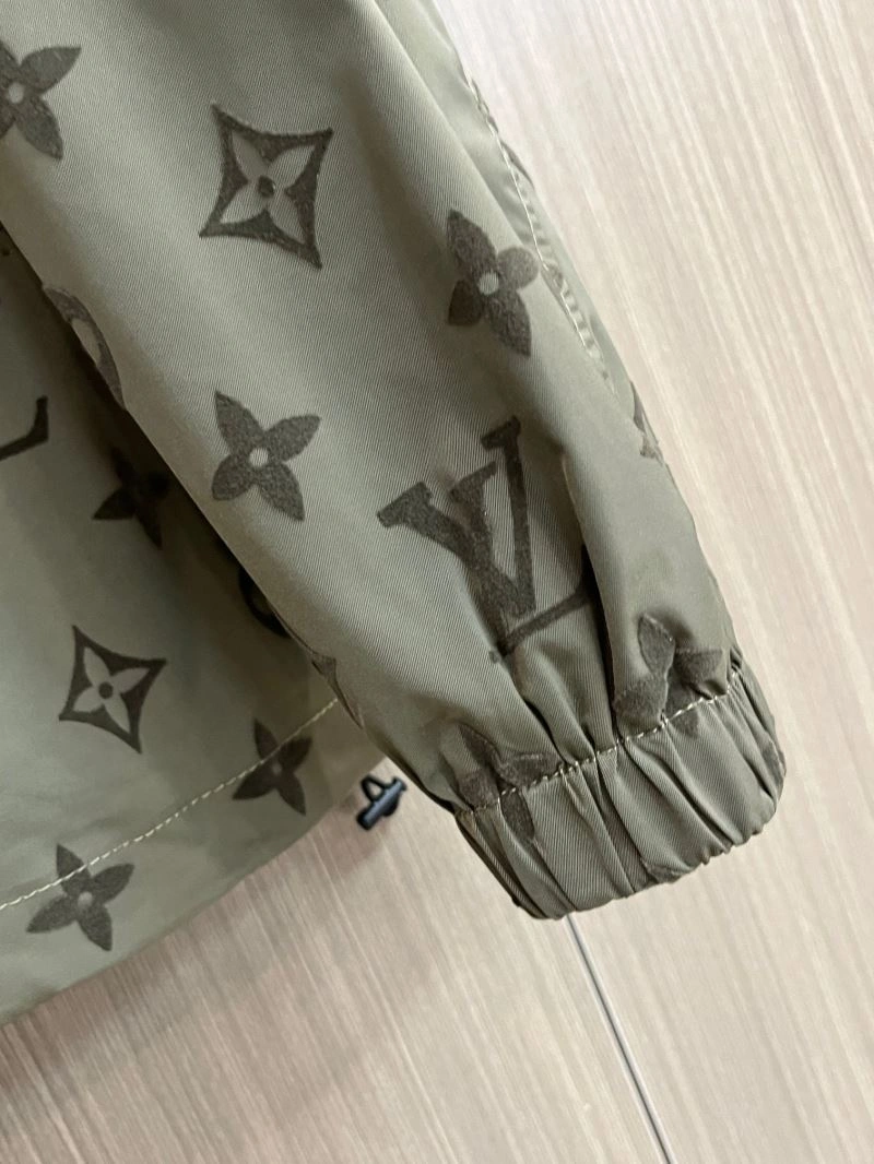 Louis Vuitton Outwear Sporty 137689