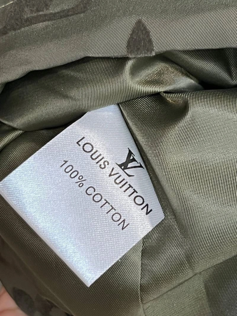 Louis Vuitton Outwear Sporty 137689