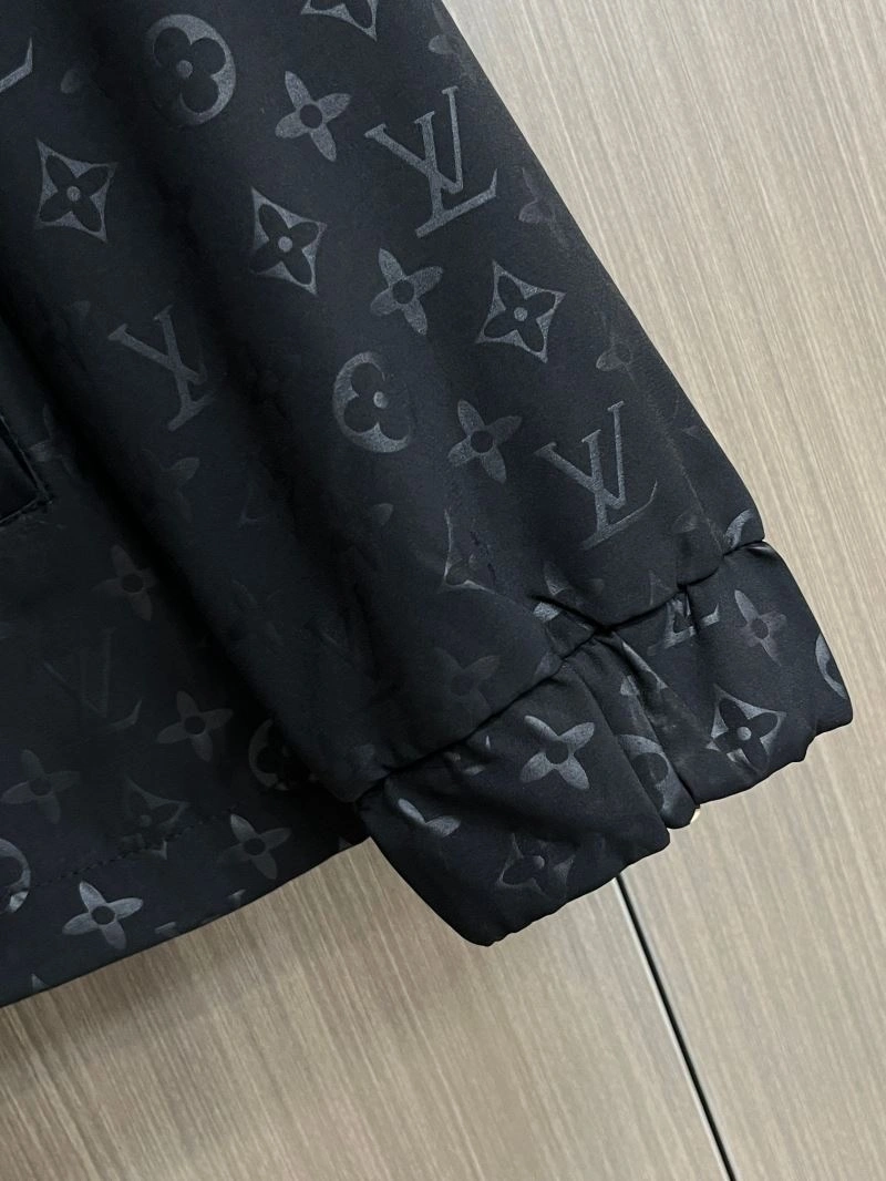 Refined Louis Vuitton Outwear 137679