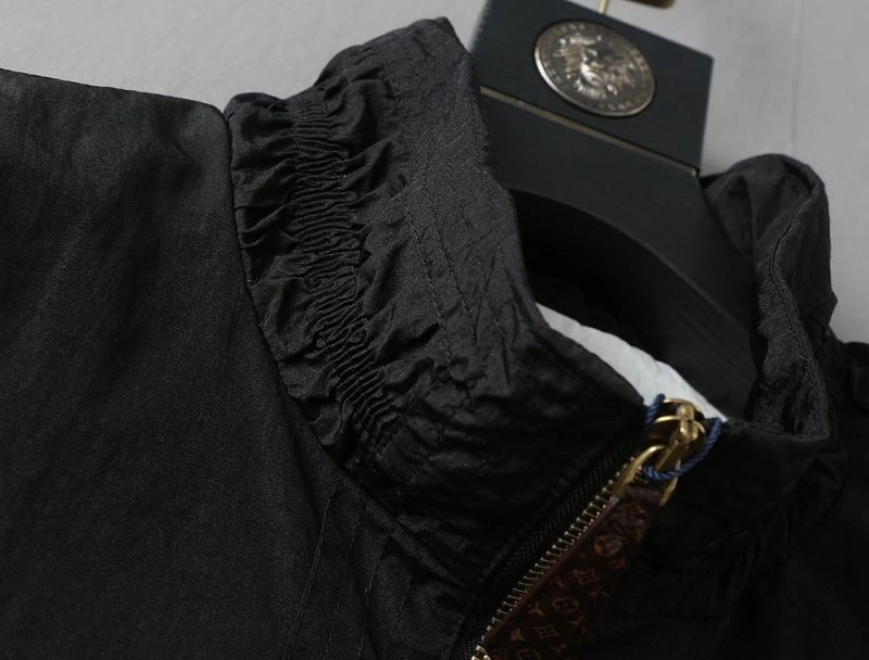 ZipUp Louis Vuitton Outwear 137694