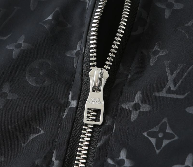 Resilient Louis Vuitton Outwear 137678
