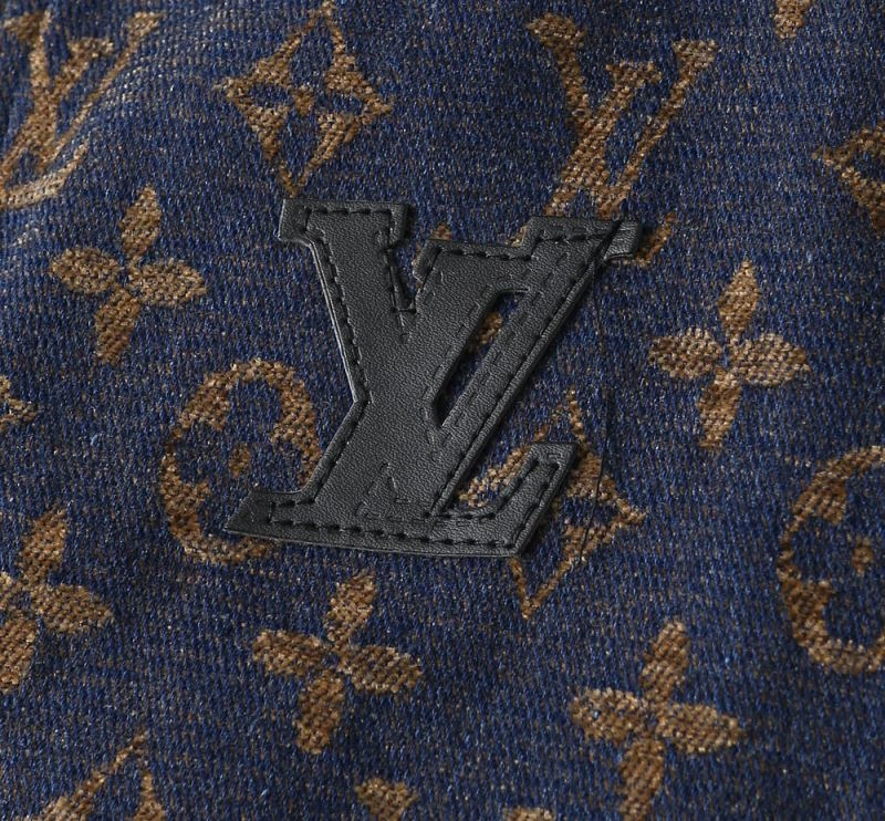 Lightweight Louis Vuitton Outwear 137680