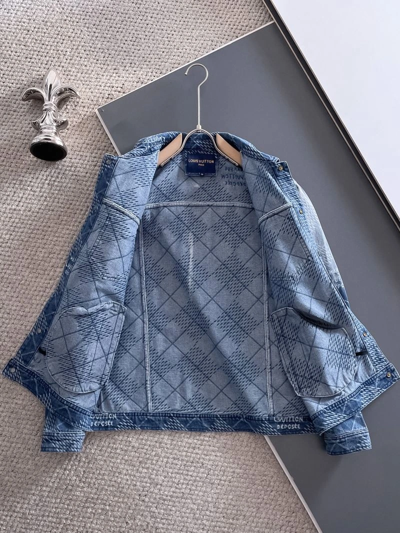 Classic Louis Vuitton Outwear 137672