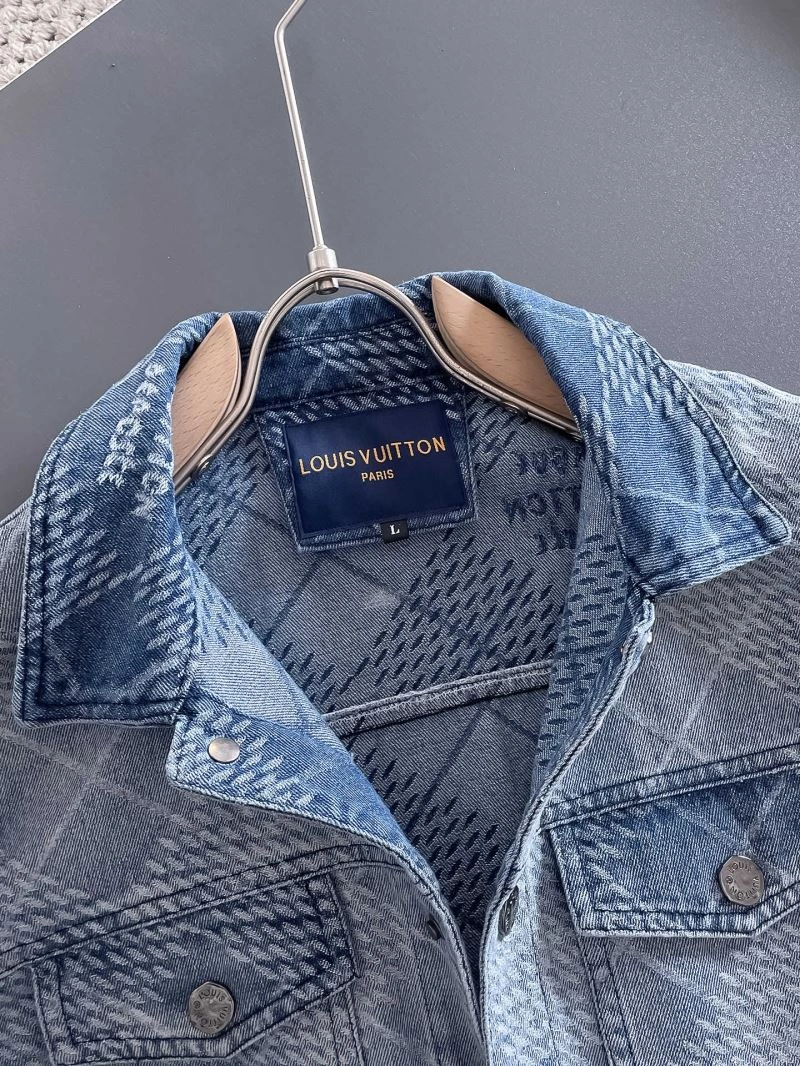 Classic Louis Vuitton Outwear 137672