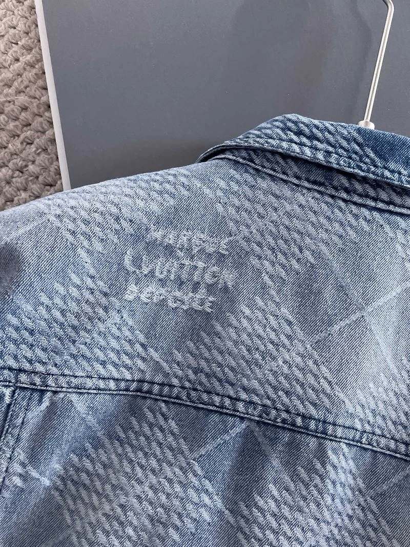 Classic Louis Vuitton Outwear 137672