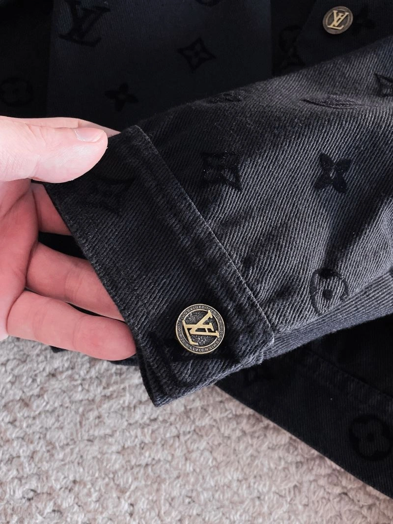 Louis Vuitton Outwear Compact 137674