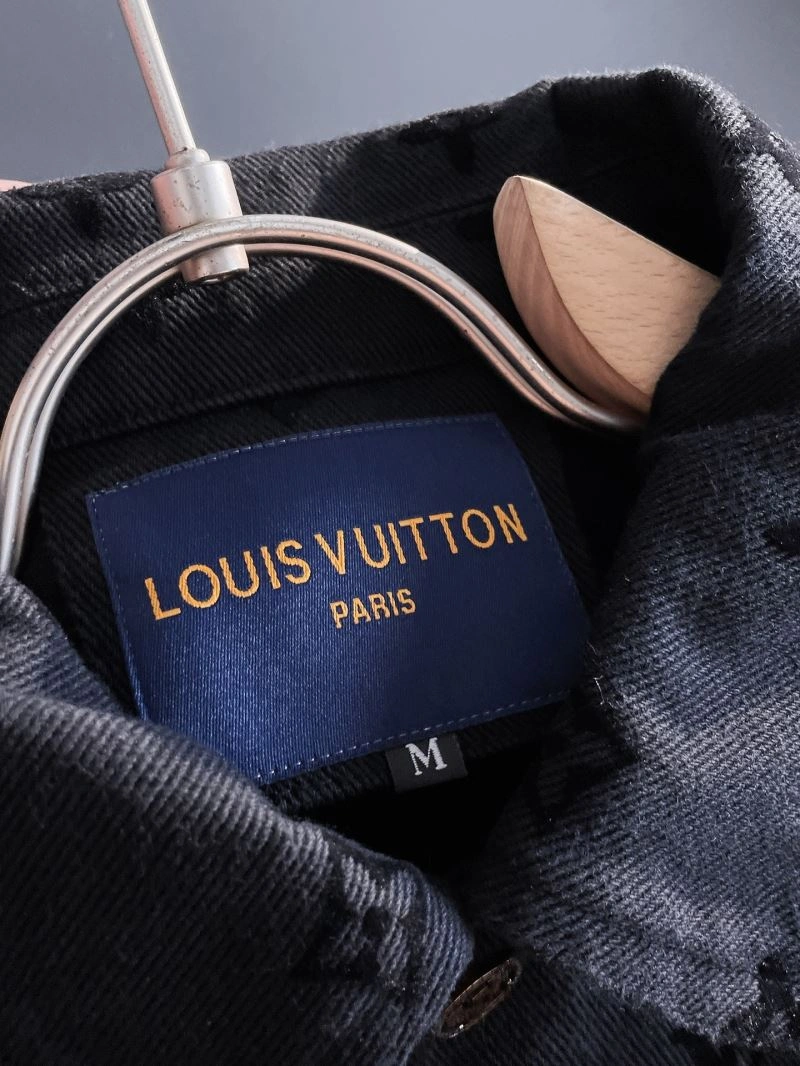 Louis Vuitton Outwear Compact 137674