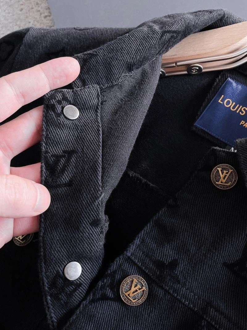 Louis Vuitton Outwear Compact 137674