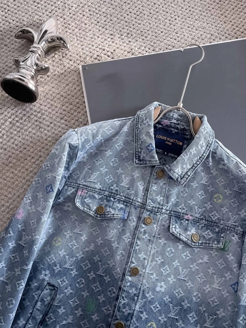 Timeless Louis Vuitton Outwear 137660