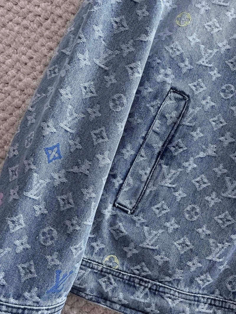 Timeless Louis Vuitton Outwear 137660