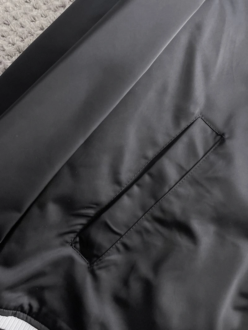 Effortless Louis Vuitton Outwear 137654