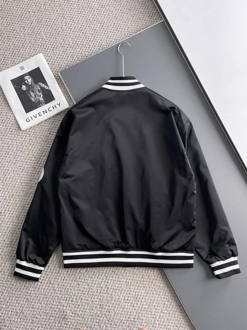 Effortless Louis Vuitton Outwear 137654