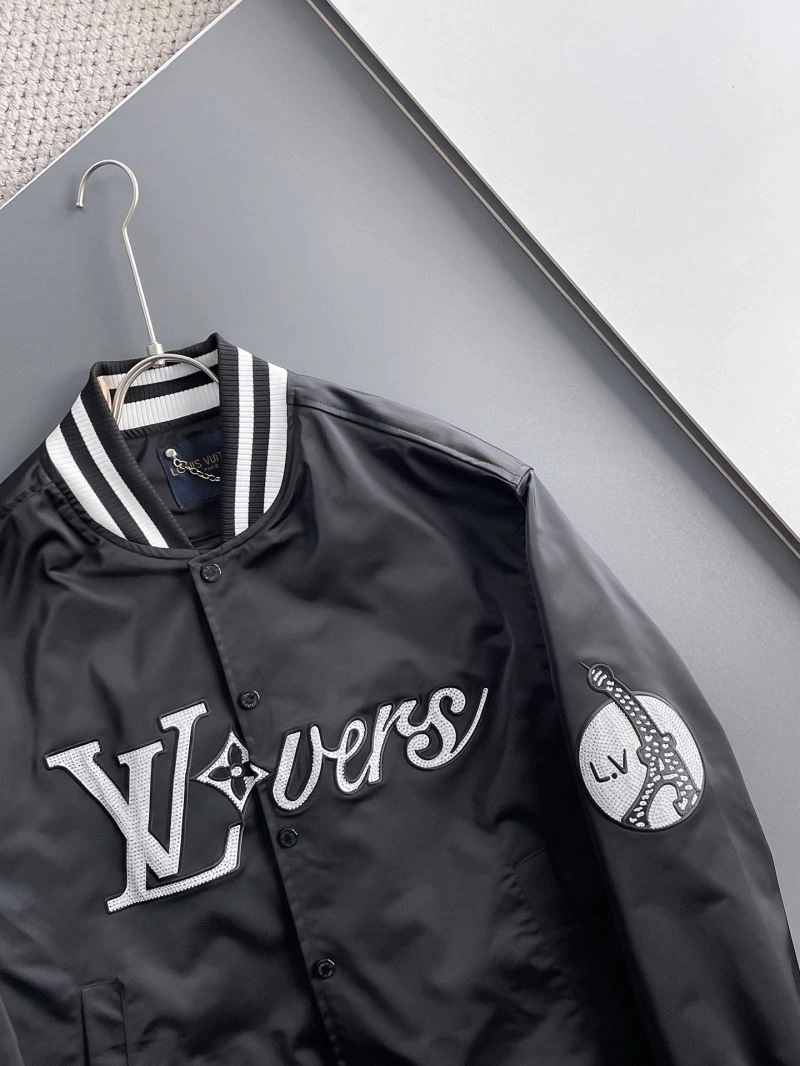 Effortless Louis Vuitton Outwear 137654
