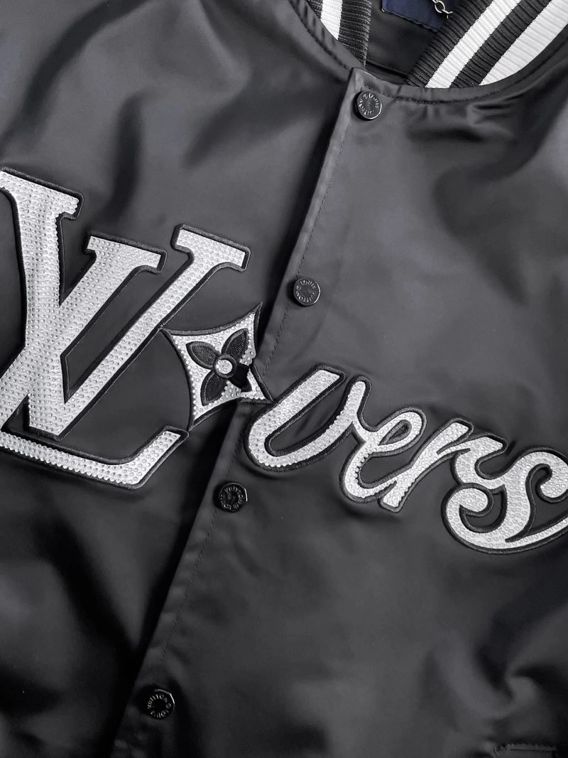 Effortless Louis Vuitton Outwear 137654