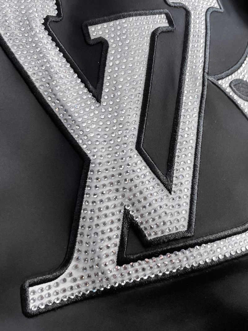 Effortless Louis Vuitton Outwear 137654