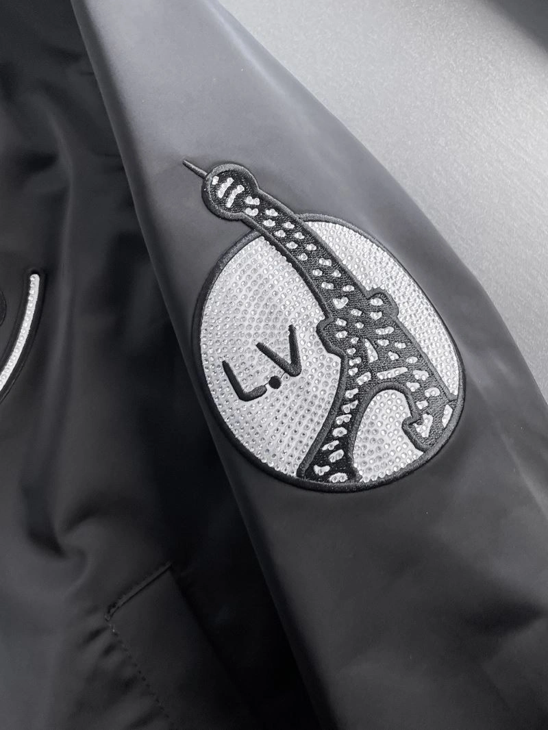 Effortless Louis Vuitton Outwear 137654