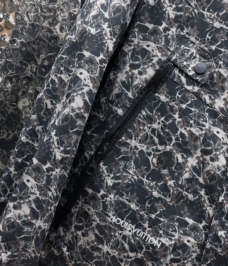Neat Louis Vuitton Outwear 137659