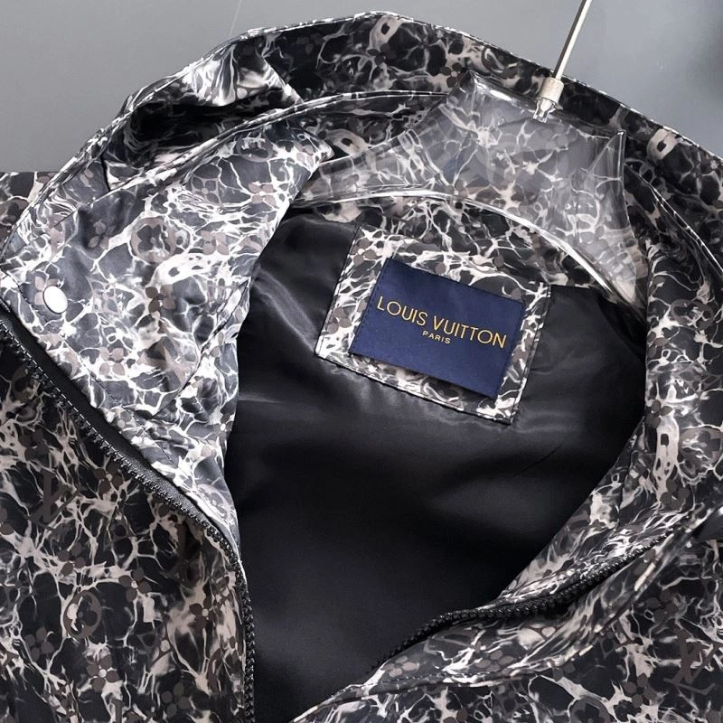 Neat Louis Vuitton Outwear 137659