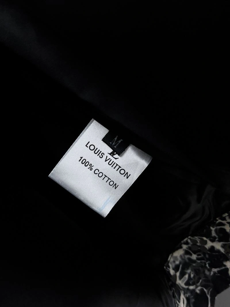 Neat Louis Vuitton Outwear 137659