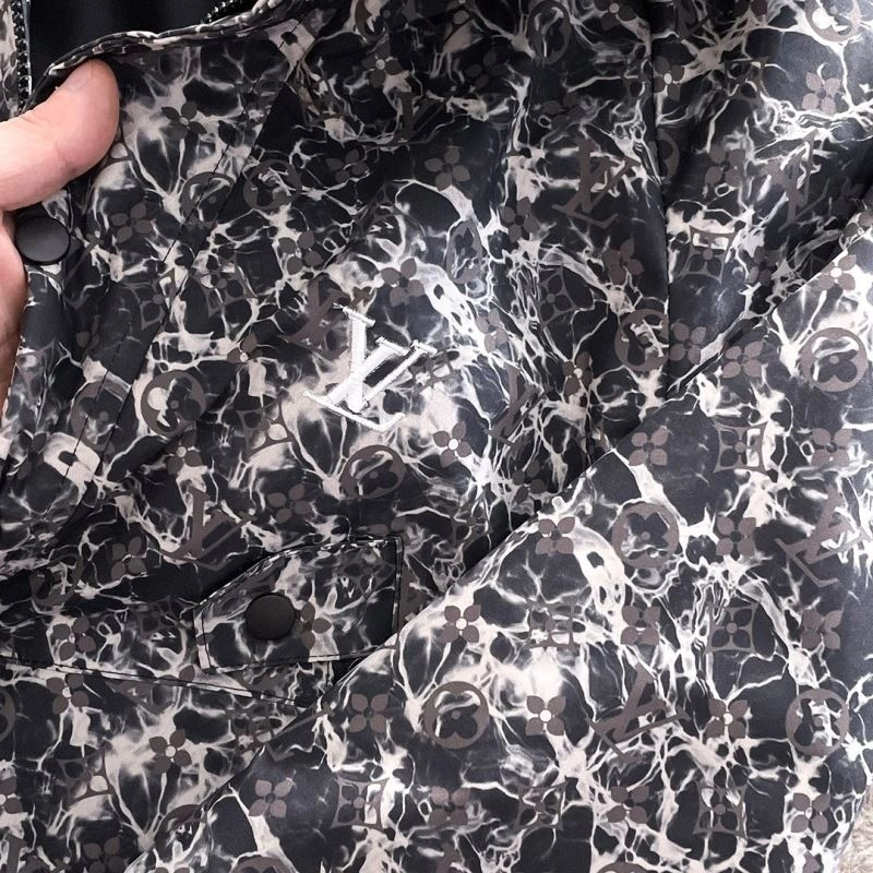 Neat Louis Vuitton Outwear 137659