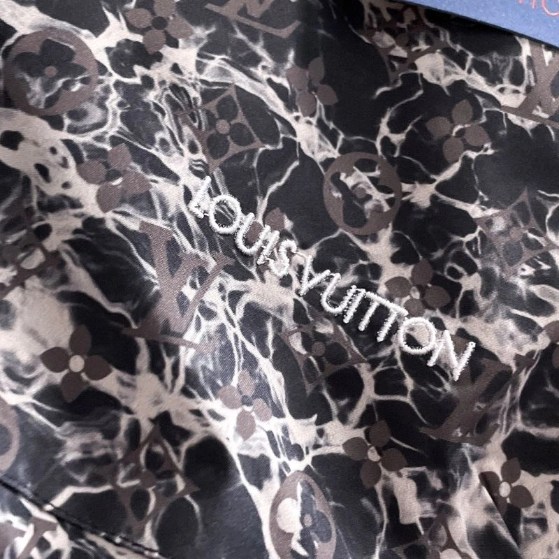 Neat Louis Vuitton Outwear 137659