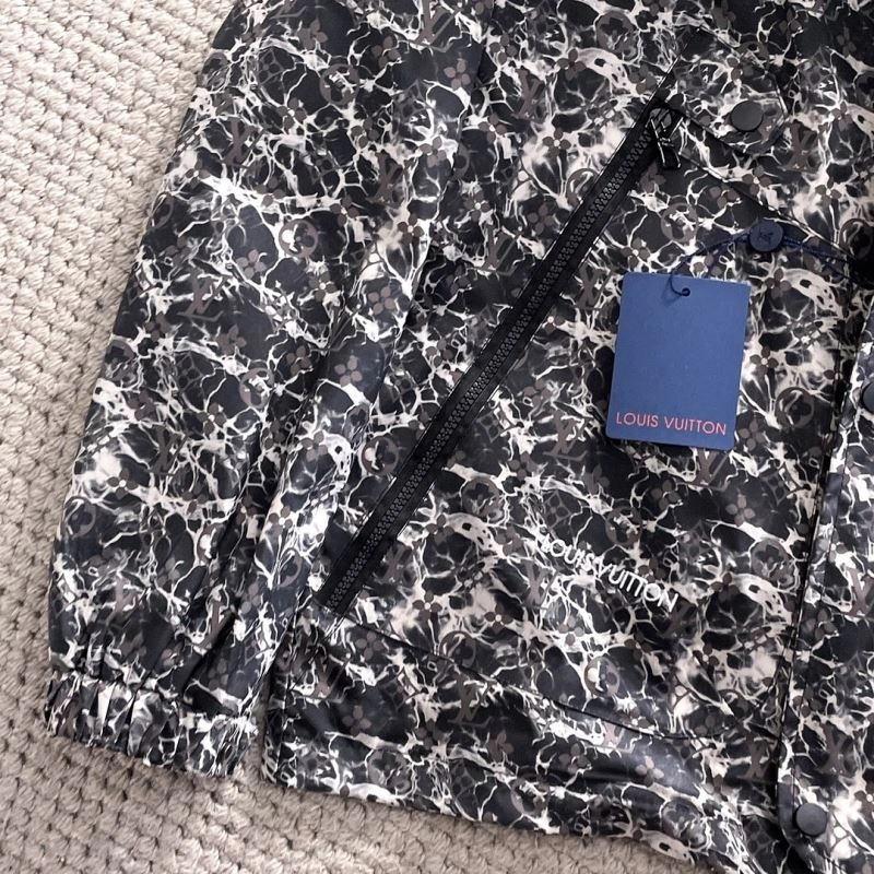 Neat Louis Vuitton Outwear 137659
