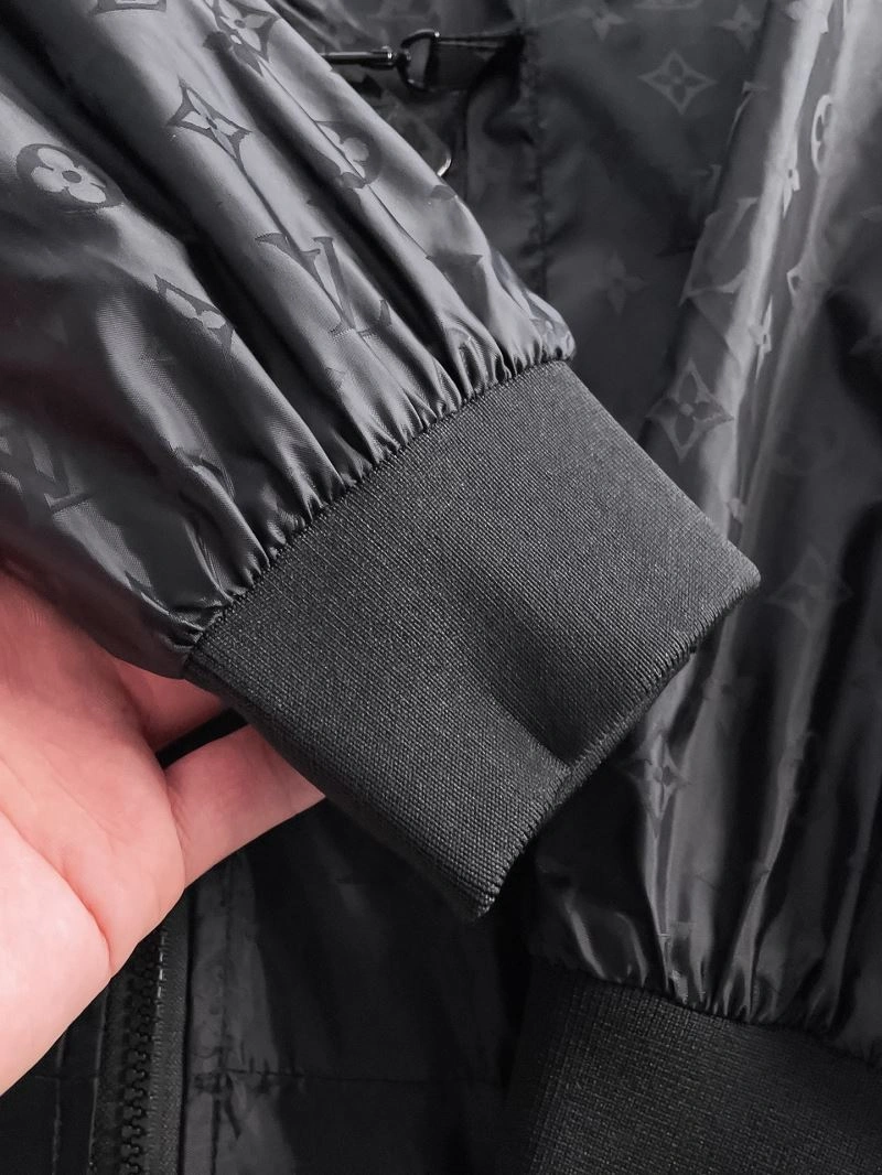 Louis Vuitton Outwear Lightweight 137652