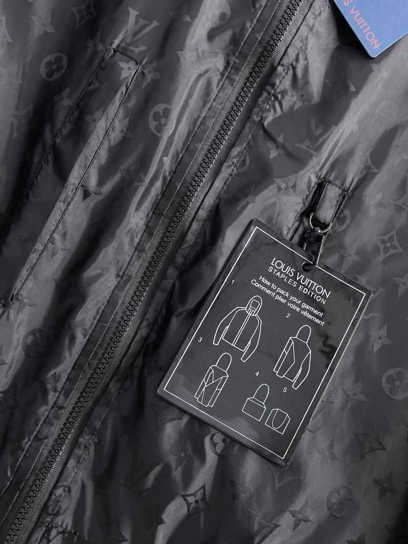 Louis Vuitton Outwear Lightweight 137652