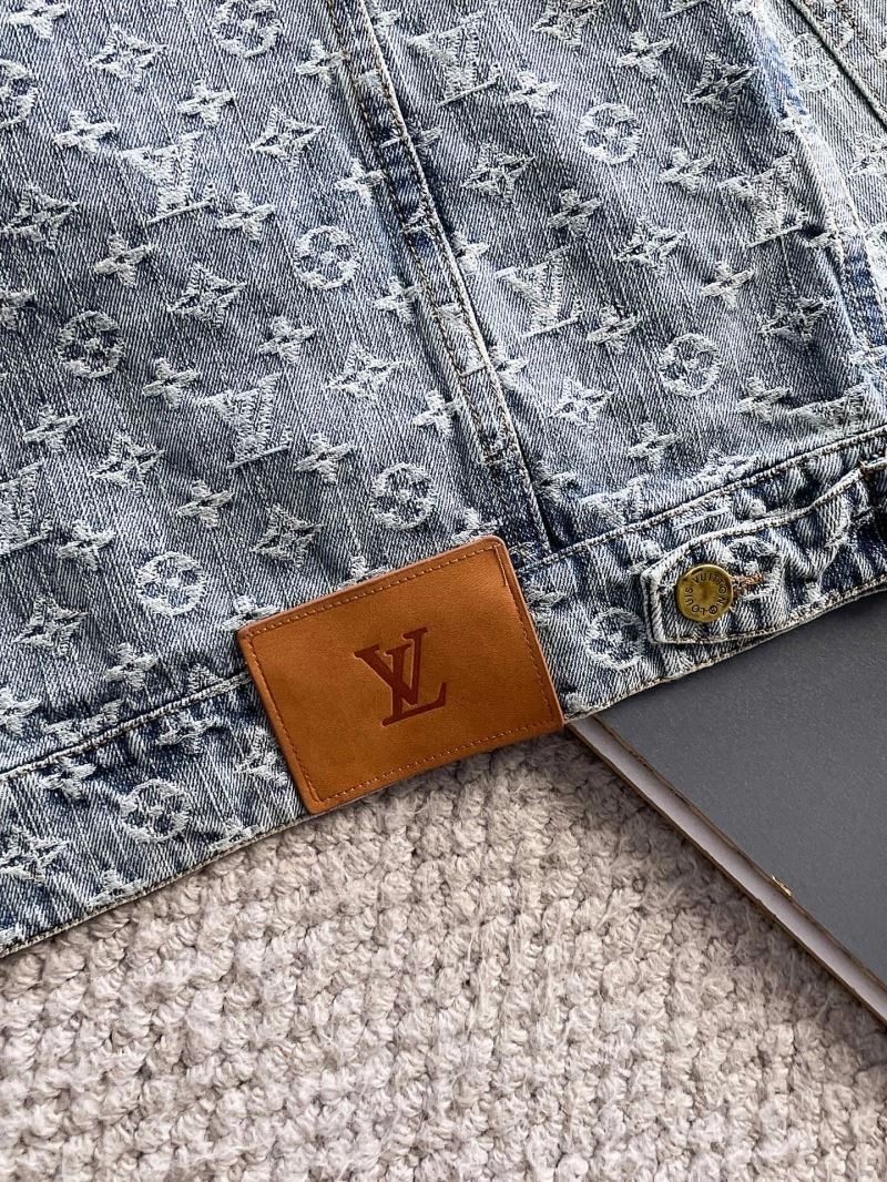 Classic Louis Vuitton Outwear 137647