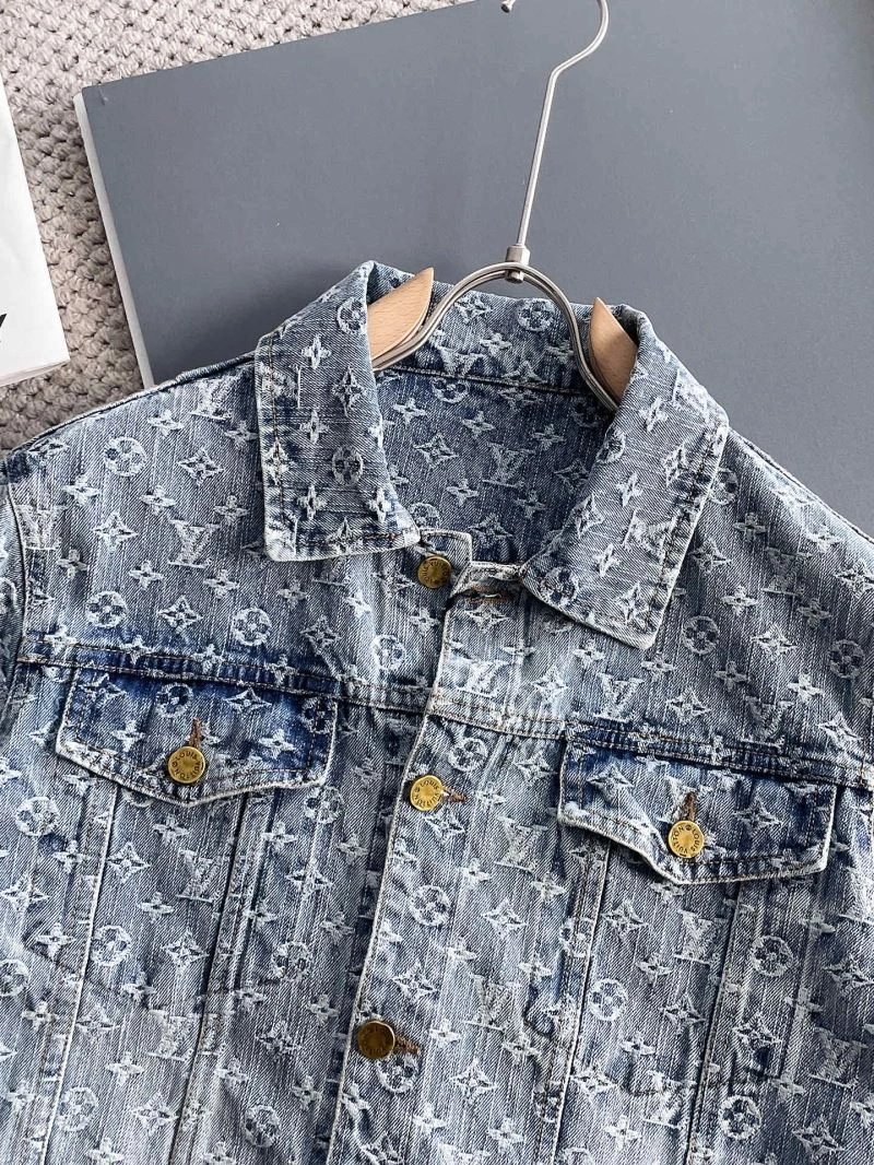 Classic Louis Vuitton Outwear 137647