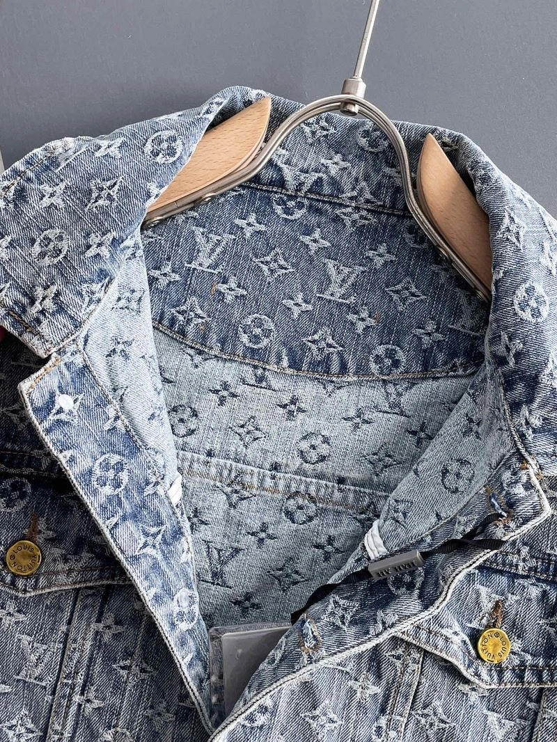 Classic Louis Vuitton Outwear 137647