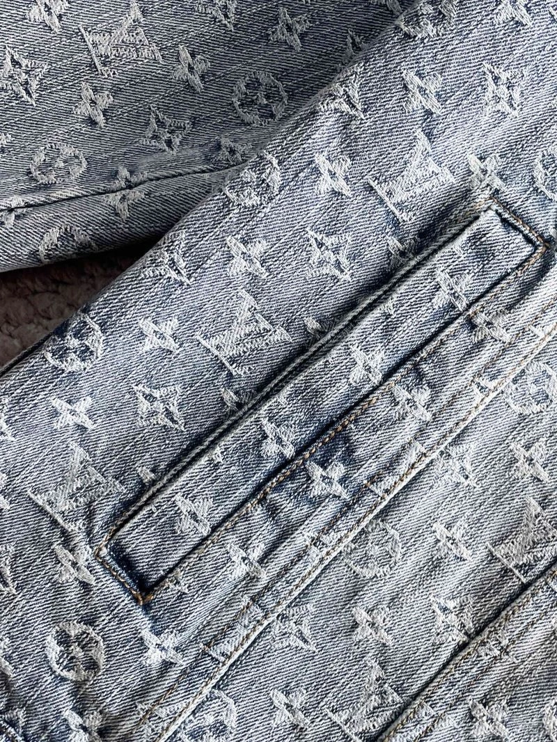 Classic Louis Vuitton Outwear 137647