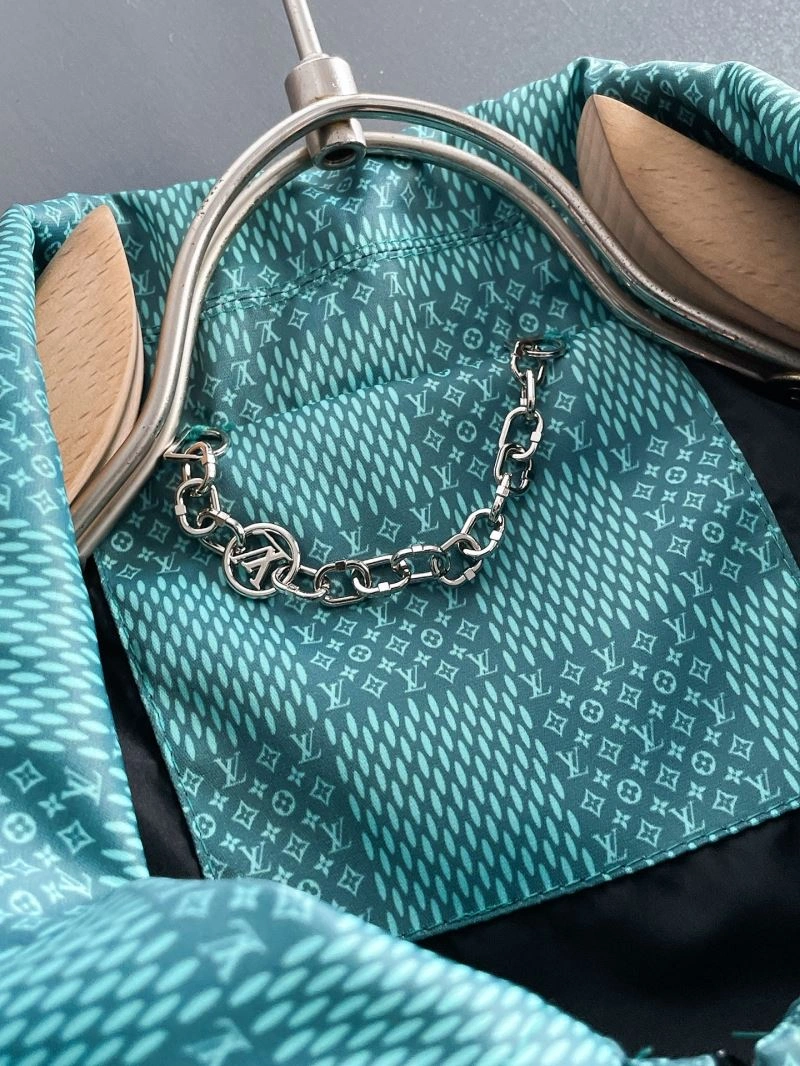 Stretchable Louis Vuitton Outwear 137644