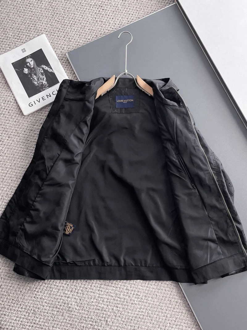 Seasonal Louis Vuitton Outwear 137645