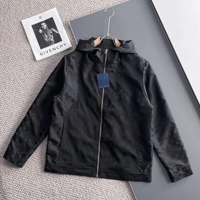 Seasonal Louis Vuitton Outwear 137645