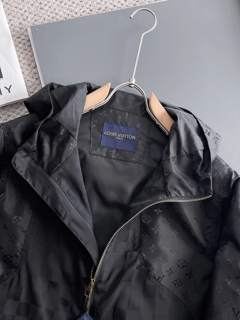 Seasonal Louis Vuitton Outwear 137645