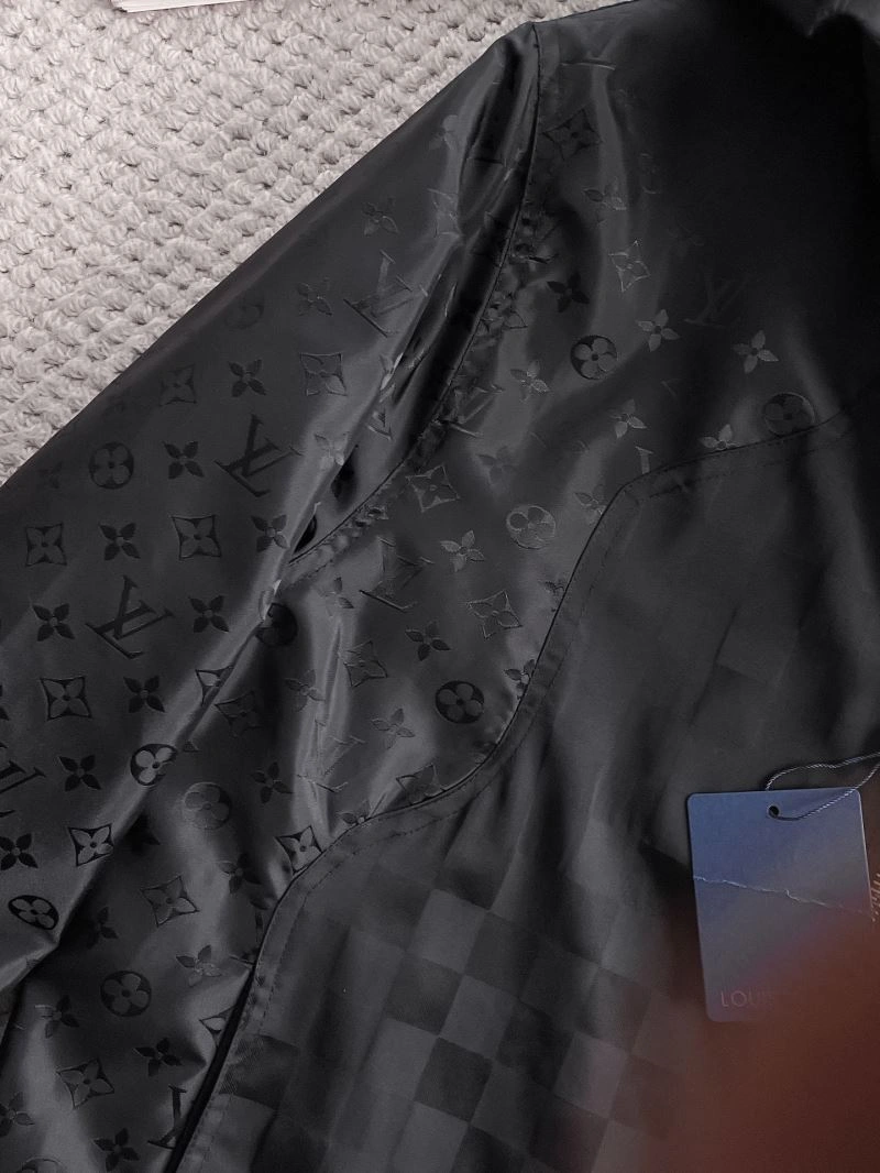 Seasonal Louis Vuitton Outwear 137645
