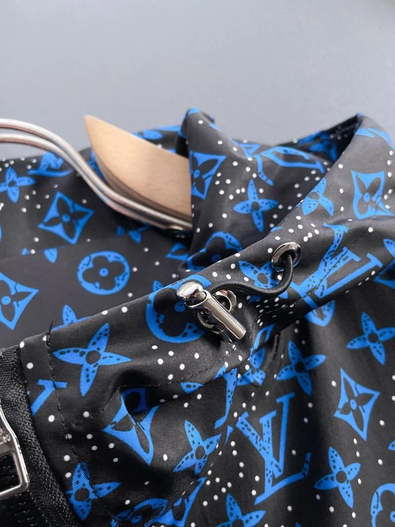 FlexibleFit Louis Vuitton Outwear 137626