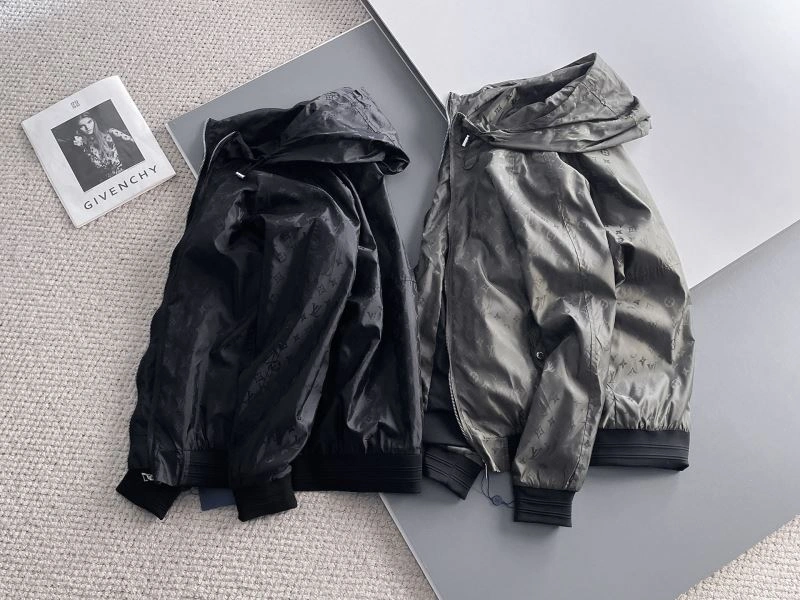 Bold Louis Vuitton Outwear 137635