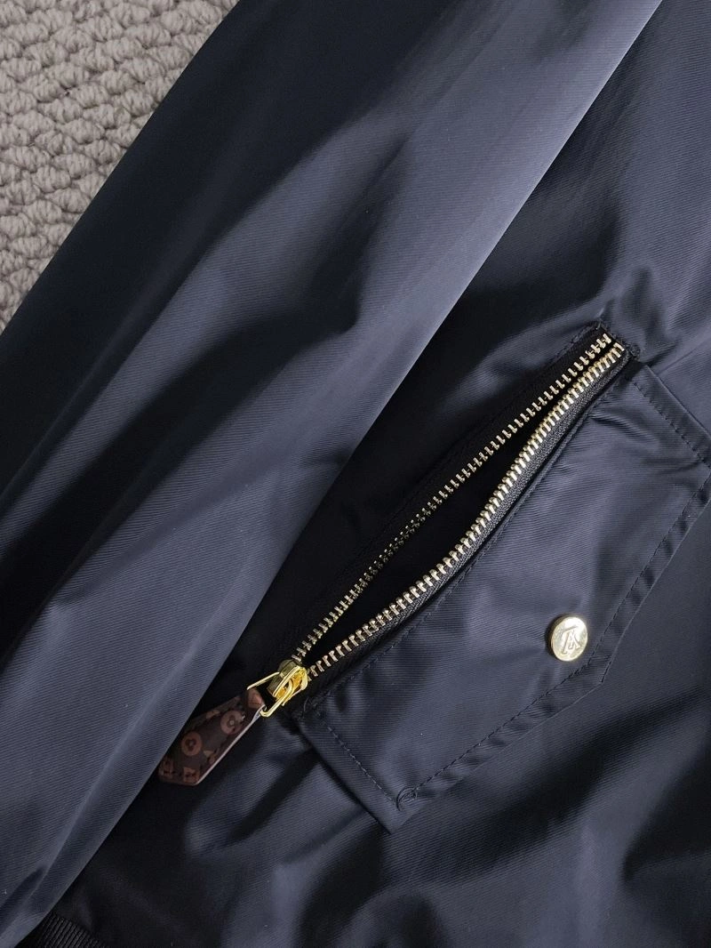 Lightweight Louis Vuitton Outwear 137629