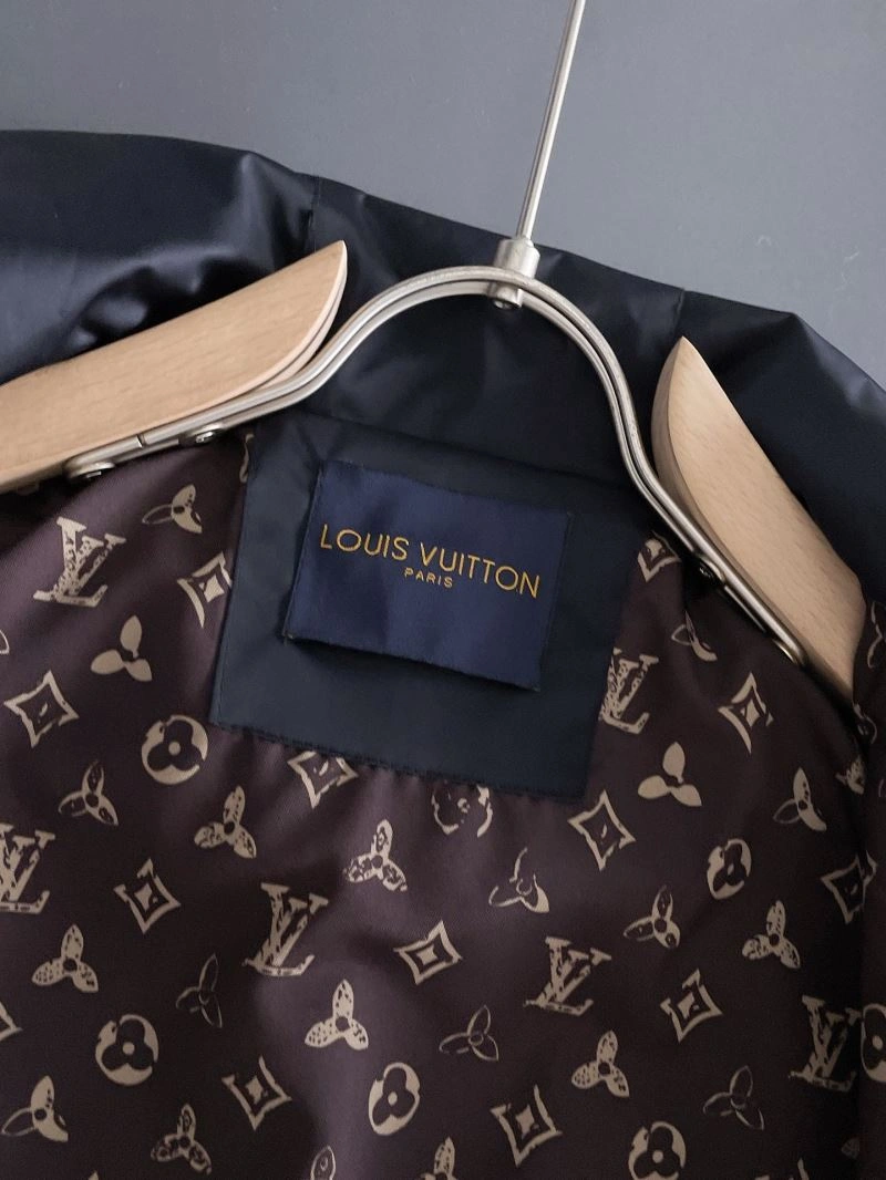 Lightweight Louis Vuitton Outwear 137629