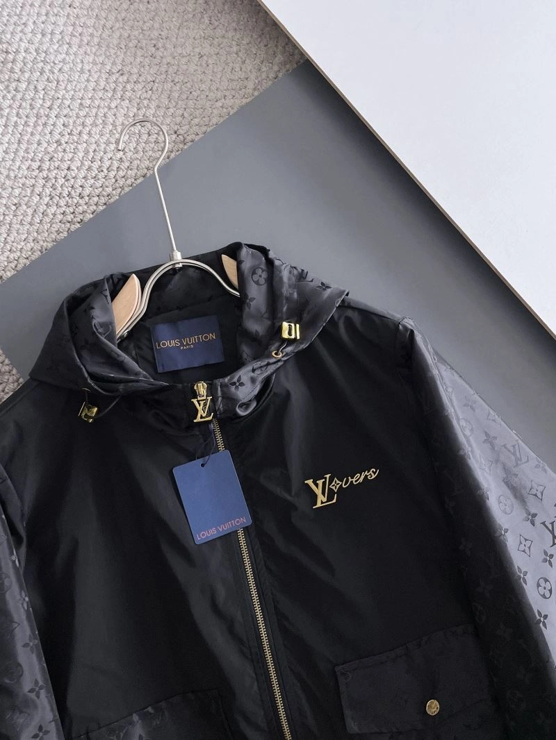 EyeCatching Louis Vuitton Outwear 137631