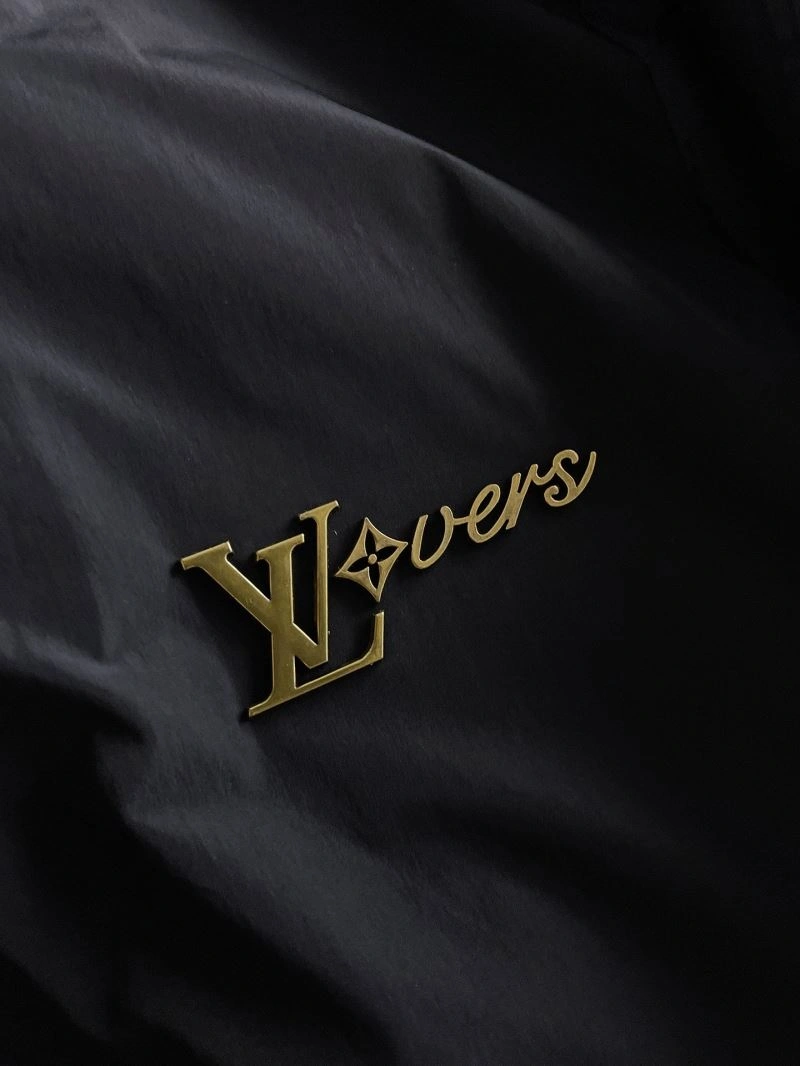 EyeCatching Louis Vuitton Outwear 137631