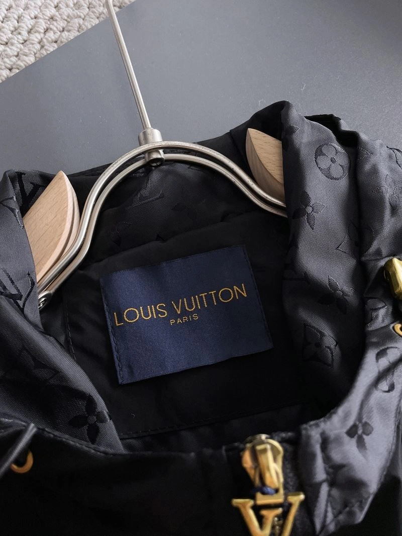 EyeCatching Louis Vuitton Outwear 137631