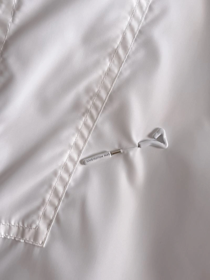 Louis Vuitton Outwear Youthful 137640